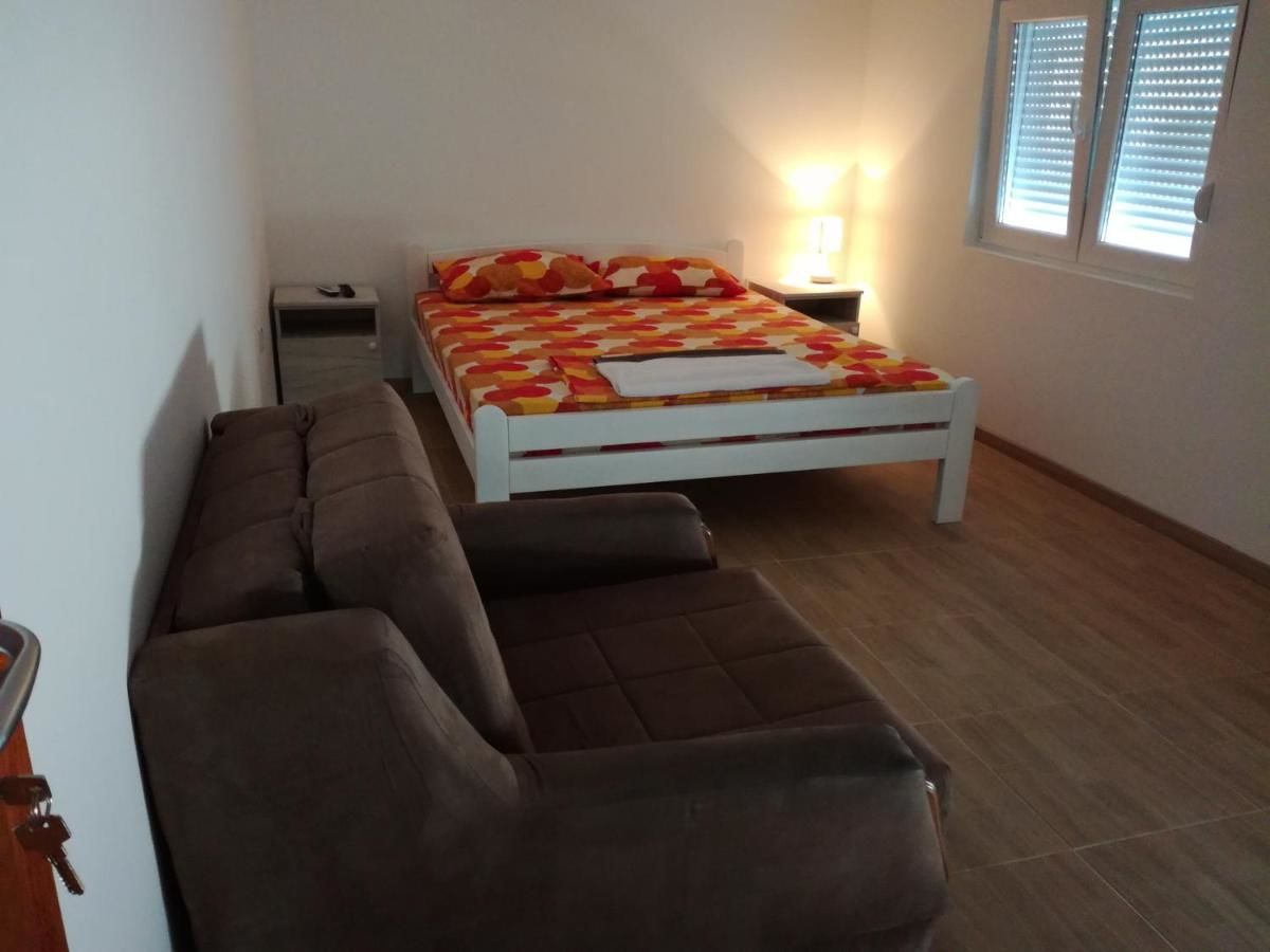 Гостевой дом Rooms In Подгорица-13