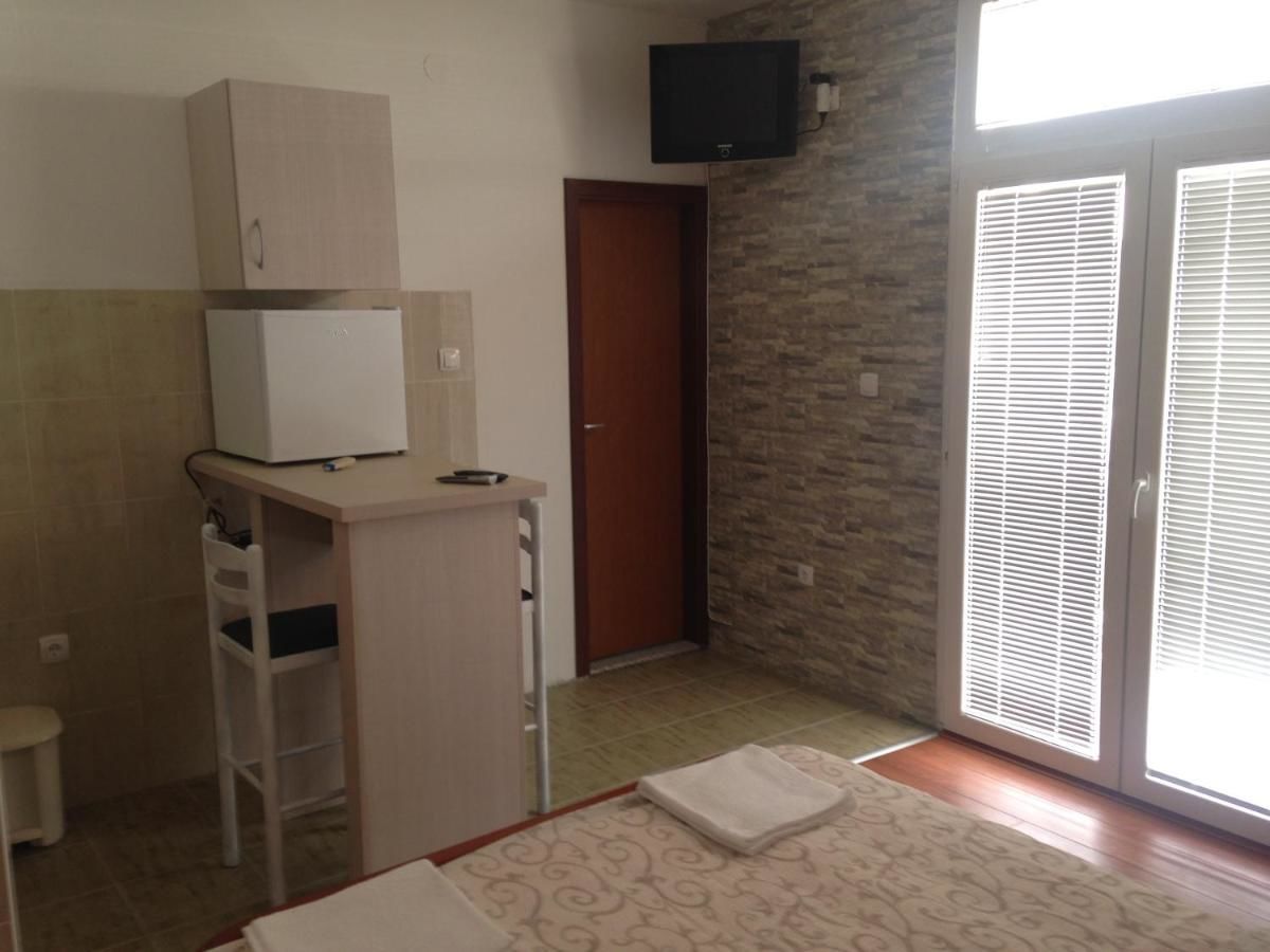 Гостевой дом Rooms In Подгорица-48