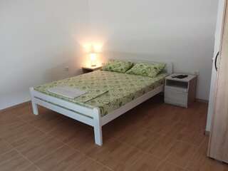 Гостевой дом Rooms In Подгорица Двухместный номер с 1 кроватью, балконом и ванной комнатой-8