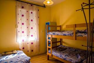 Гостевой дом Rooms In Подгорица Трехместный номер с общей ванной комнатой-8