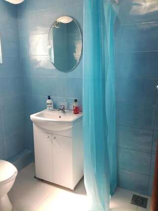 Гостевой дом Rooms In Подгорица Двухместный номер с 2 отдельными кроватями и общей ванной комнатой-14