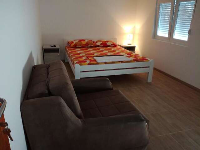 Гостевой дом Rooms In Подгорица-12